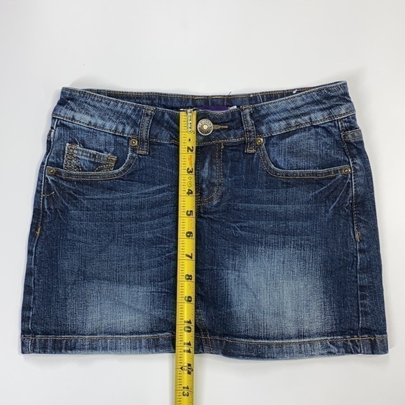 Vigoss Denim Studded Mini Skirt Size 1 Waist 28” - Picture 3 of 7